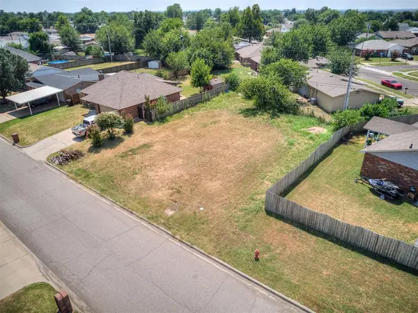 1532 Tudor DR, Moore, OK 73160