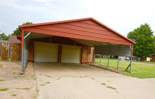 1224 NW 6th PL, Moore, OK 73170