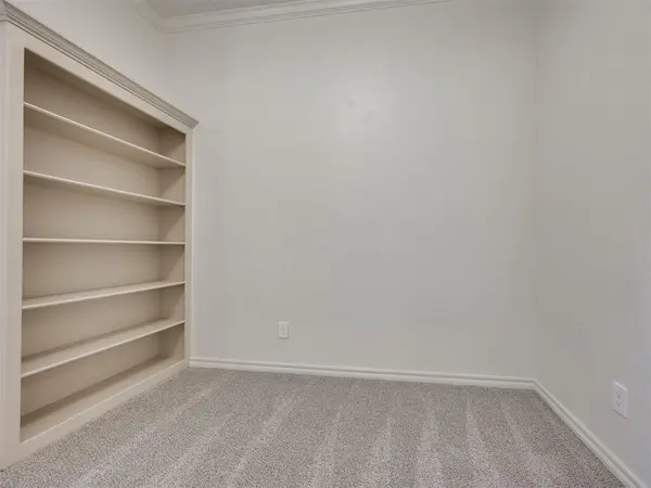 2901 Danielle TER, Moore, OK 73160