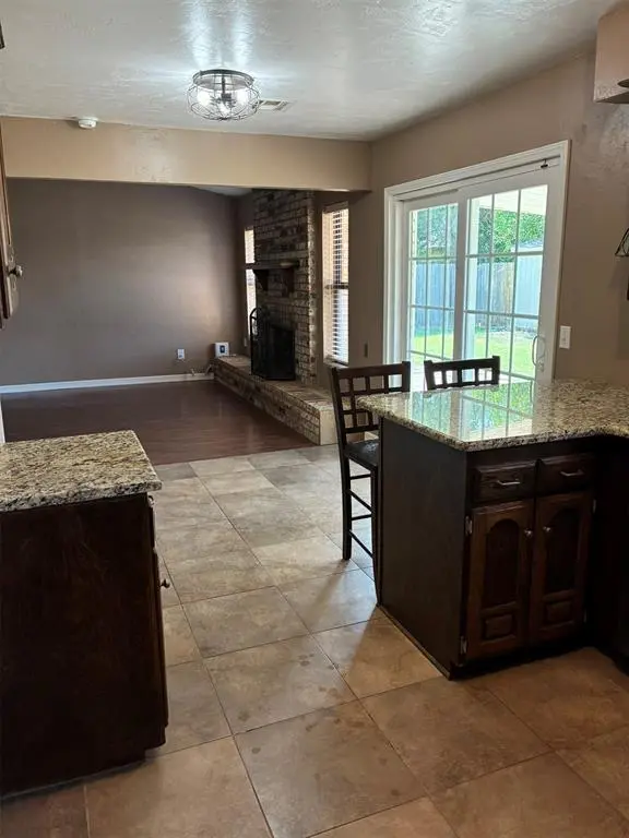 1012 Cooper LN, Yukon, OK 73099