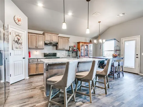 416 Kearny LN, Yukon, OK 73099