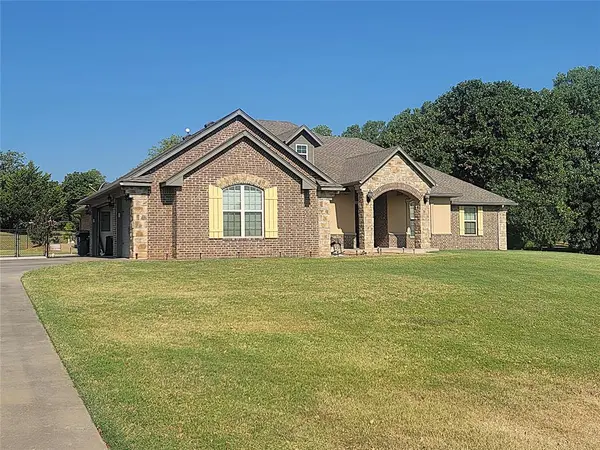 8319 Shadow Lake DR, Blanchard, OK 73010