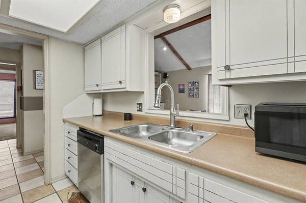 6641 Laurel RD, Oklahoma City, OK 73162