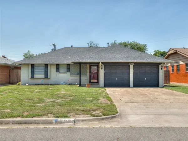 1317 Regency BLVD, Moore, OK 73160