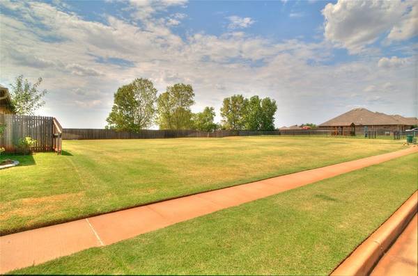 16101 Iron Tree LN, Edmond, OK 73013