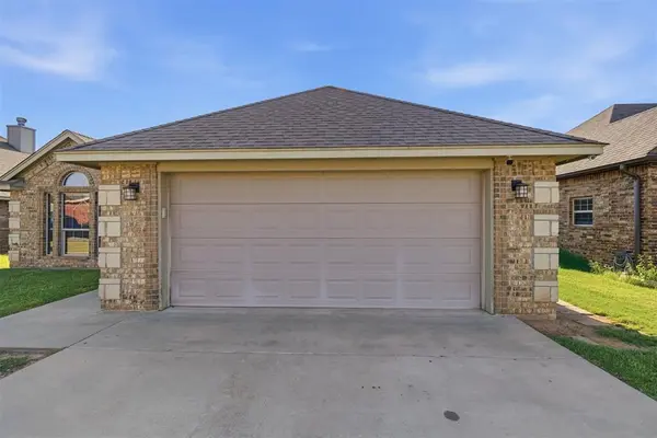 407 NW Granite AVE, Cache, OK 73527