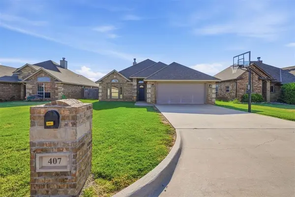 407 NW Granite AVE, Cache, OK 73527