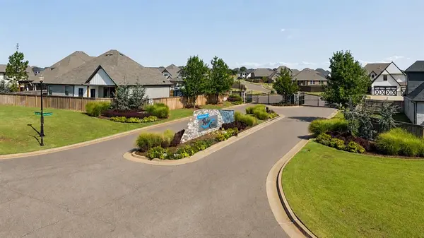 4300 Luke LN, Edmond, OK 73034