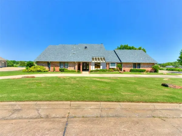 9 Country Club RD, Shawnee, OK 74801