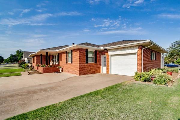 209 S 4th ST, Okarche, OK 73762