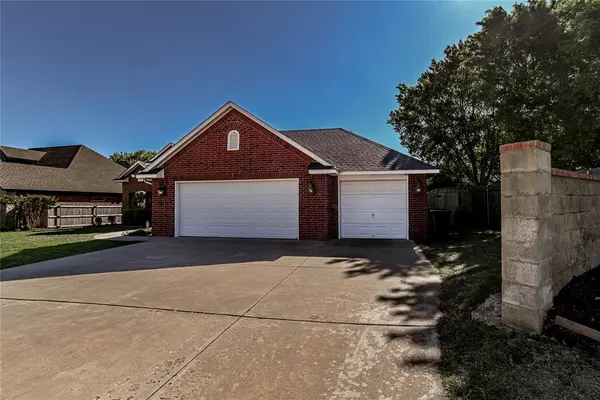 21574 Lake Shadows DR, Edmond, OK 73012
