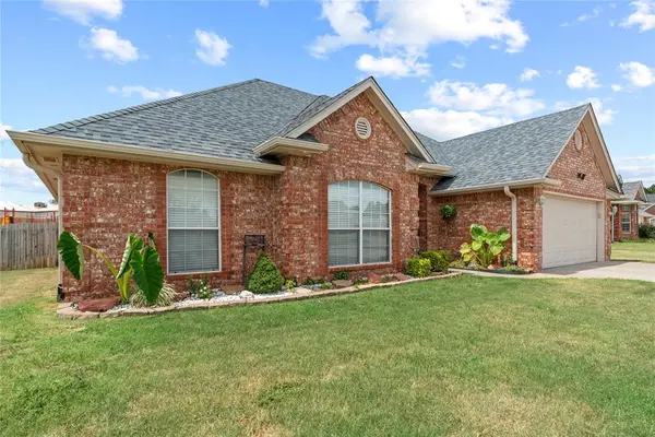 1615 Silver Oak RD, Blanchard, OK 73010