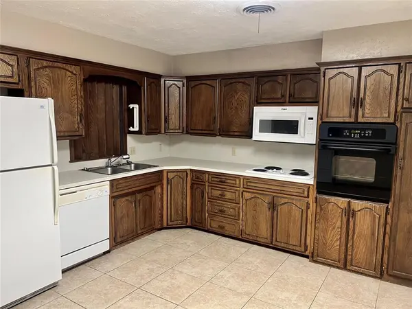 1344 Meadow LN #3, Weatherford, OK 73096