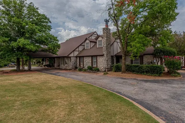 254 N Marshall DR, Chandler, OK 74834