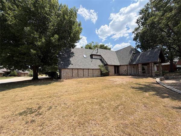 2317 Robinwood CIR, Shawnee, OK 74801