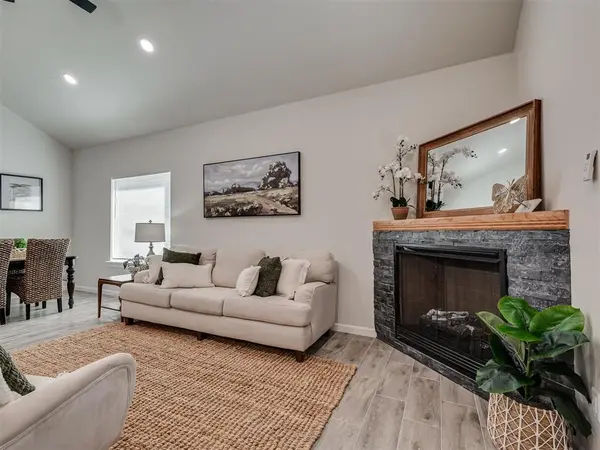 706 E Lincoln AVE, Guthrie, OK 73044