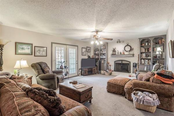 11824 Larkdale DR, Yukon, OK 73099