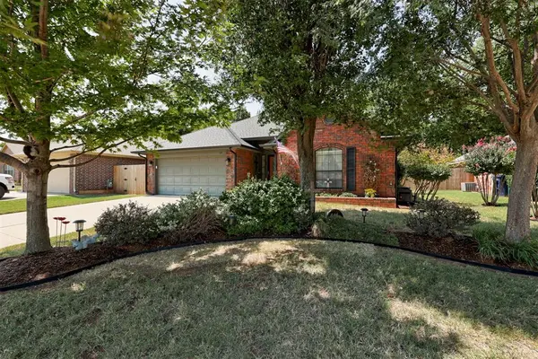 833 Ethan LN, Yukon, OK 73099