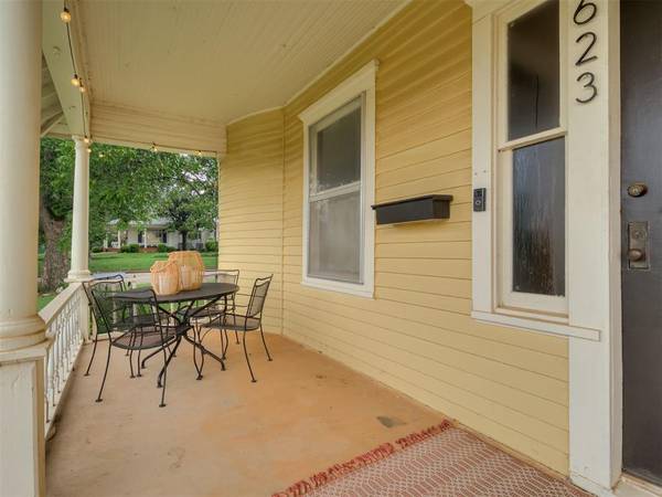 623 E Warner AVE, Guthrie, OK 73044