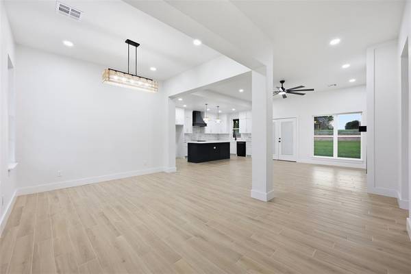2153 Providence WAY, Crescent, OK 73028