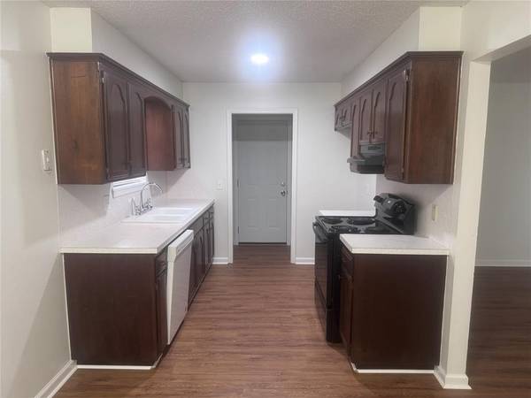 425 Meadow Lake DR, Edmond, OK 73003