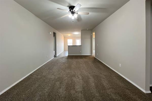 4301 Driftwood DR, Harrah, OK 73045