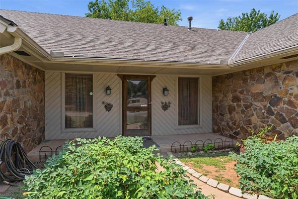 3711 Marked Tree DR, Edmond, OK 73013