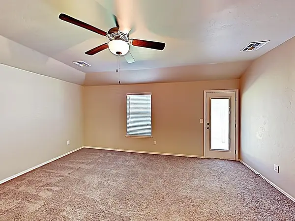 4704 River Mesa DR, Yukon, OK 73099