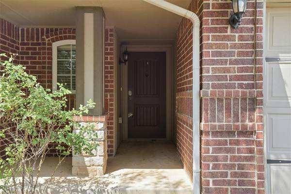 909 Cimarron Creek DR, Yukon, OK 73099