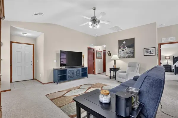 18205 Viento DR, Edmond, OK 73012