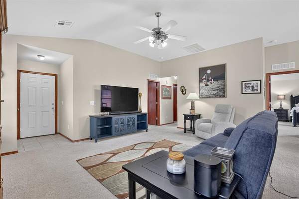 18205 Viento DR, Edmond, OK 73012