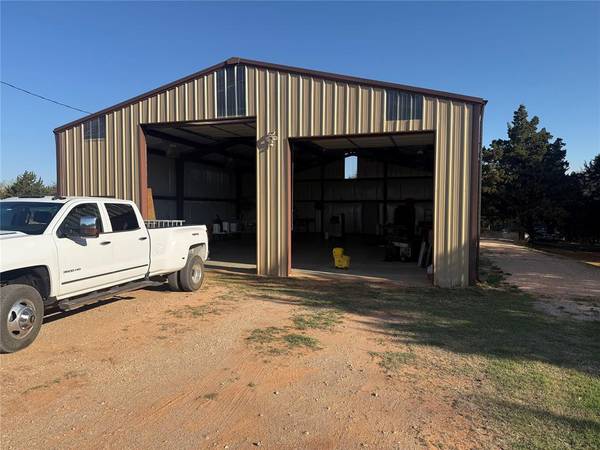 2308 Crest LN, Guthrie, OK 73044