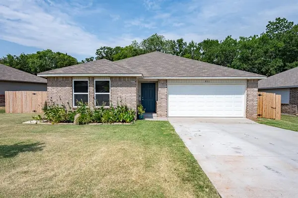 831 Twin Lakes DR, Noble, OK 73068