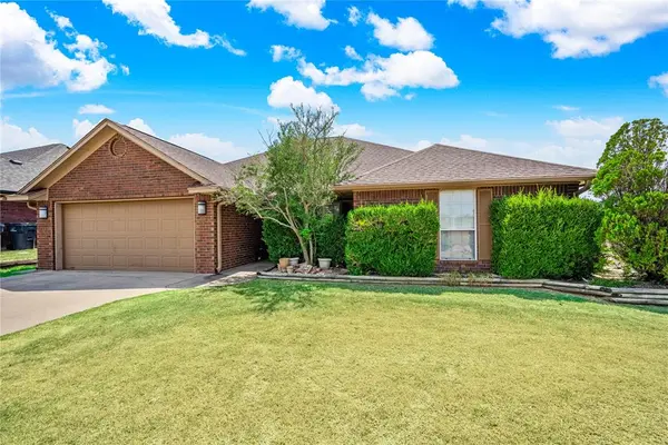 401 SE Lancelot LN, Lawton, OK 73501