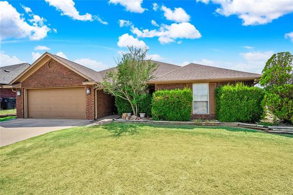 401 SE Lancelot LN, Lawton, OK 73501