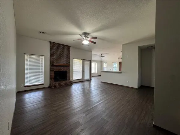 420 E Twelve Oaks TER, Mustang, OK 73064