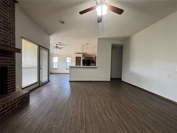 420 E Twelve Oaks TER, Mustang, OK 73064