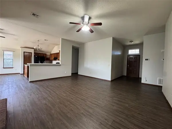 420 E Twelve Oaks TER, Mustang, OK 73064