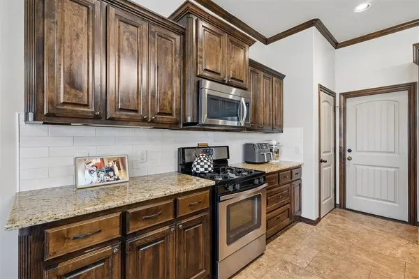 636 NE 23rd ST, Moore, OK 73160