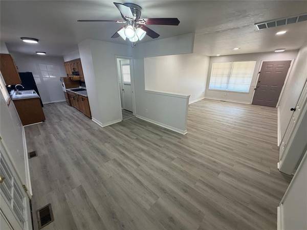2009 S Rankin ST, Edmond, OK 73013