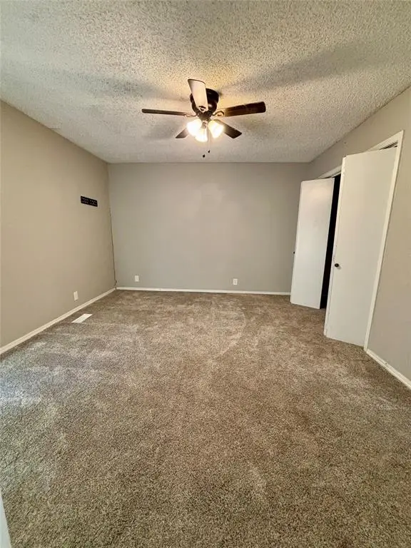 11905 N Mustang RD, Yukon, OK 73099