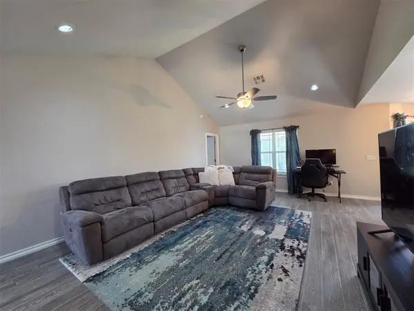 1916 Twisted Oak CT, Shawnee, OK 74804