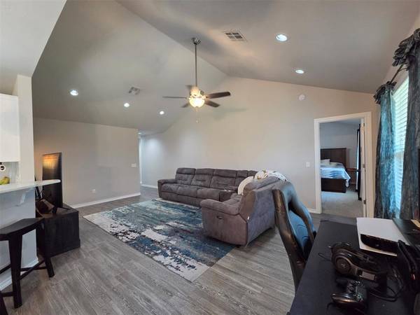 1916 Twisted Oak CT, Shawnee, OK 74804