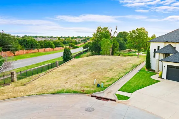 465 Saint Claire DR, Edmond, OK 73025