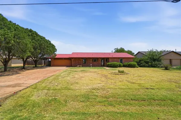 3300 N Park LN, Altus, OK 73521