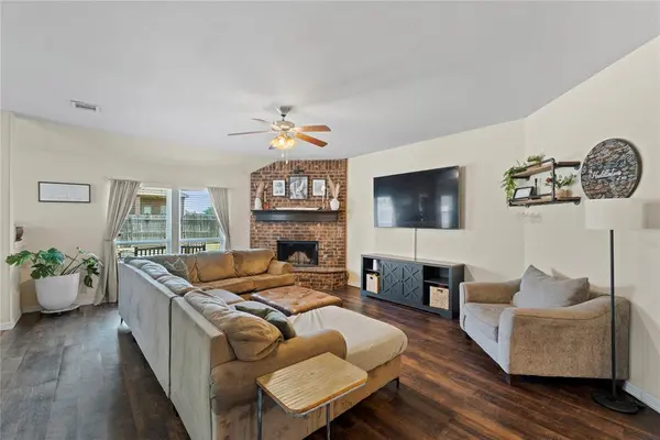 11001 SW 38th CIR, Mustang, OK 73064