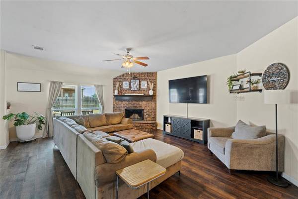 11001 SW 38th CIR, Mustang, OK 73064