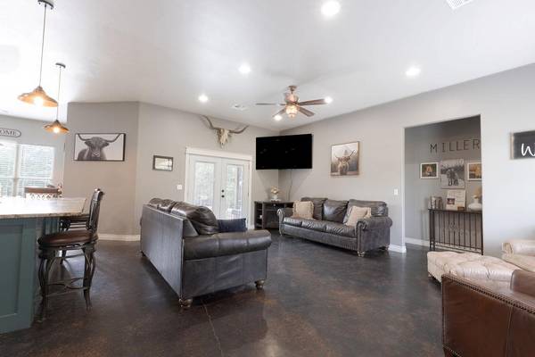 16703 Acorn LN, Newalla, OK 74857