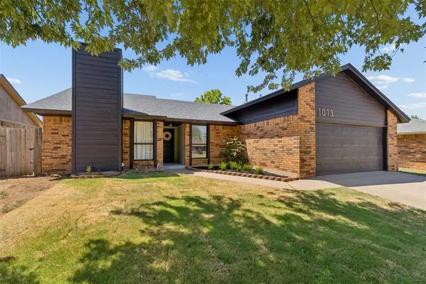 1013 N Crystal WAY, Mustang, OK 73064