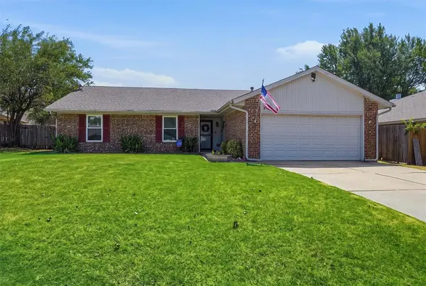1608 N Green Leaf CIR, Edmond, OK 73013